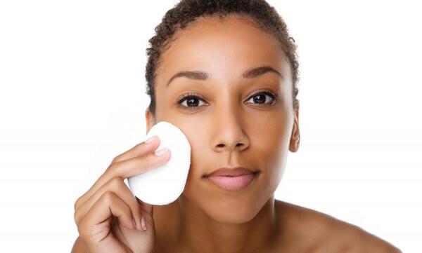 Skincare 101: AHA vs. BHA, Apa Perbedaannya?