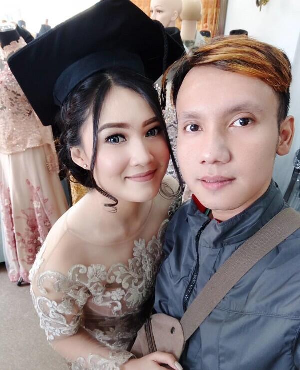 Cerdas, 10 Potret Keren Biduan Koplo Nella Kharisma saat Wisuda