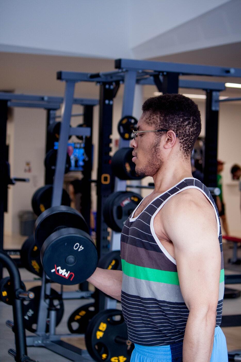 Realitas di Balik Stereotipe Masyarakat: "Pria Nge-Gym Itu Pasti Gay"