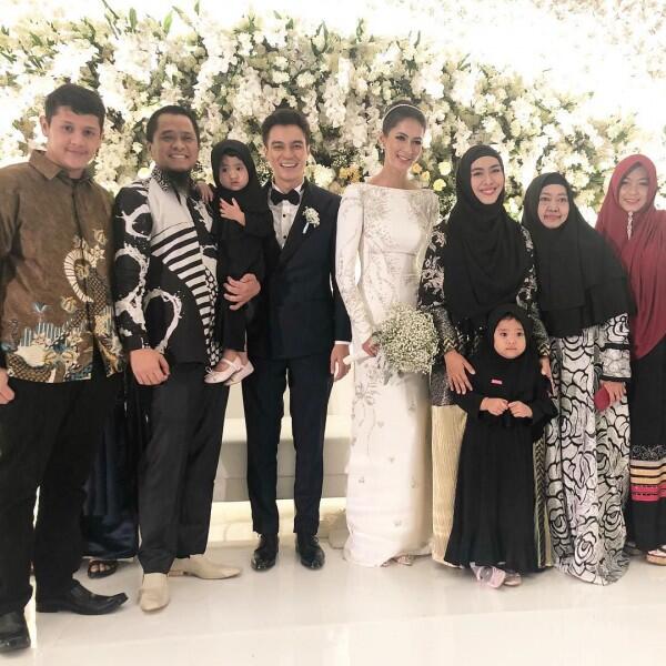 19 Potret Para Artis saat Hadiri Resepsi Baim Wong dan Paula Verhoeven