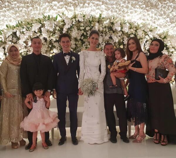 19 Potret Para Artis saat Hadiri Resepsi Baim Wong dan Paula Verhoeven