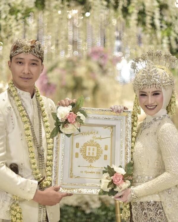 10 Pasangan Artis Jarang Umbar Masa Pacaran tapi Berakhir di Pelaminan