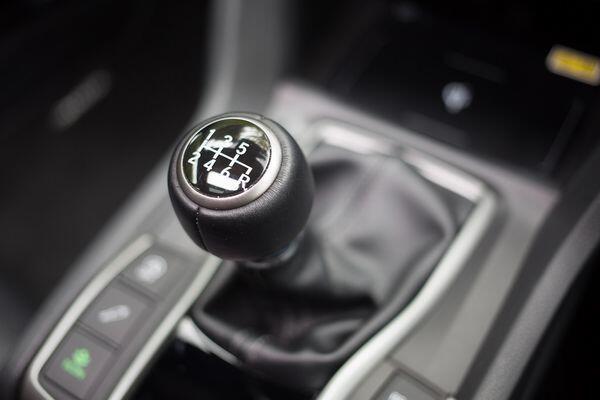 Catat! 5 Hal Ini Haram Dilakukan pada Mobil Manual