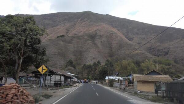 Jokowi Umumkan Jalur Pendakian Gunung Rinjani Sudah Dibuka
