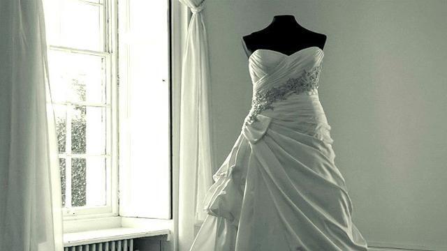 Horor, Perempuan Ini Jahit Gaun Pengantin dari Rambut Orang Mati