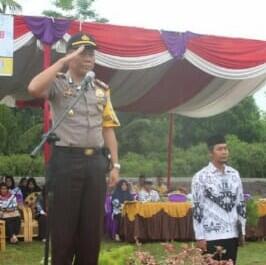 Peringati HGN, Kapolsek : Ditangan Guru Masa Depan Bangsa Jadi Taruhan