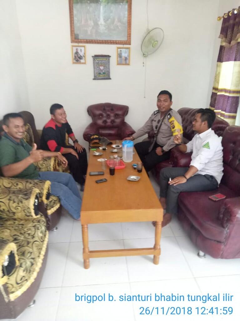 Bhabinkamtibmas Polsek Tungkal Ilir Ajak Warga Desa Sidomulyo Aktifkan Keamanan Desa
