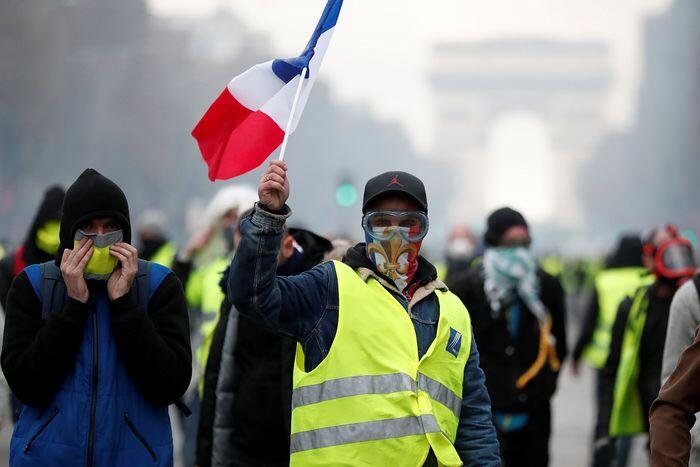 Kenaikan harga BBM hantam popularitas Macron