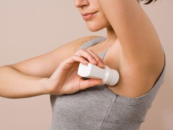 Serupa Tapi Tak Sama, Ini Lho 5 Beda Deodorant vs. Antiperspirant!