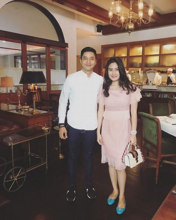 10 Outfit Simpel Elegan ala Angbeen Rishi, Calon Istri Adly Fairuz