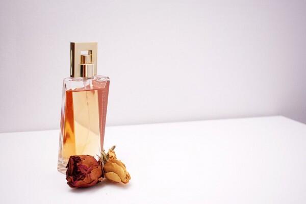 5 Cara Tepat Menyimpan Parfum agar Wanginya Awet dan Tahan Lama