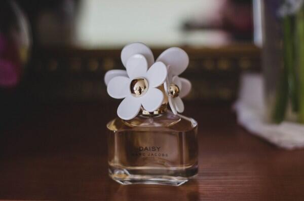 5 Cara Tepat Menyimpan Parfum agar Wanginya Awet dan Tahan Lama