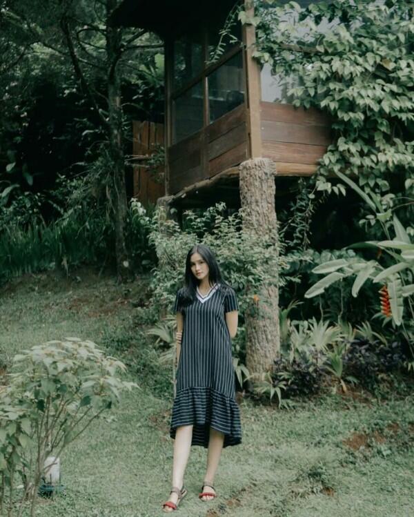 Kerap Tampil Anggun, Ini 10 Gaya Outfit Simpel ala Nadya Fricella
