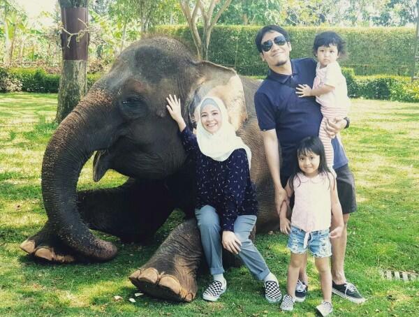 Jauh dari Gosip, Ini 10 Foto Bahagia Keluarga Desta yang Bikin Adem