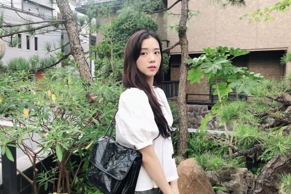 15 Harga Tas Mewah Jisoo BLACKPINK, Ada yang Bisa Dibuat Beli Motor!