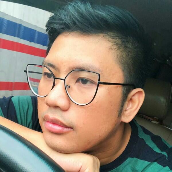 Terlihat Lebih Kurus, Ini 10 Foto Terbaru Ricky Cuaca yang Makin Kece!