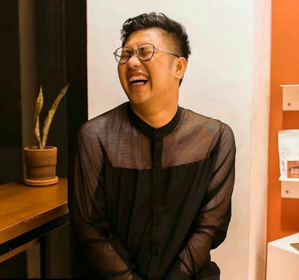 Terlihat Lebih Kurus, Ini 10 Foto Terbaru Ricky Cuaca yang Makin Kece!