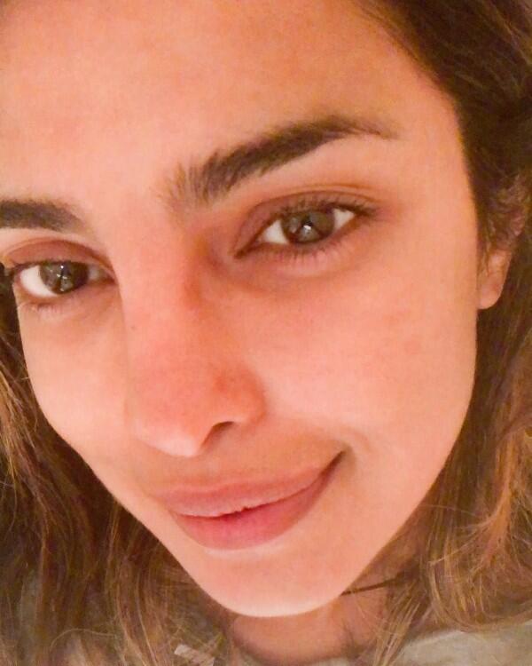 Preity Zinta hingga Kajol, 10 Penampilan Artis Bollywood Tanpa Make Up