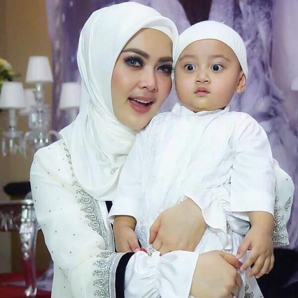 Digosipkan Bakal Menikah, 10 Potret Syahrini Bareng Anak Kecil