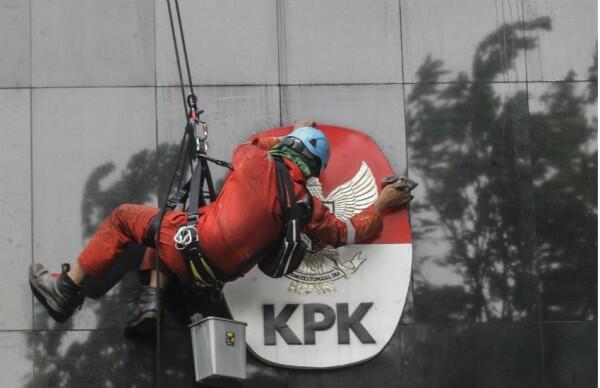 Hari Ini Gubernur Irwandi Yusuf Jalani Sidang Perdana