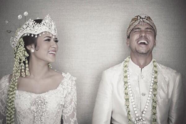 Pacaran Kurang dari Setahun, 10 Artis Ini Langsung Mantap ke Pelaminan