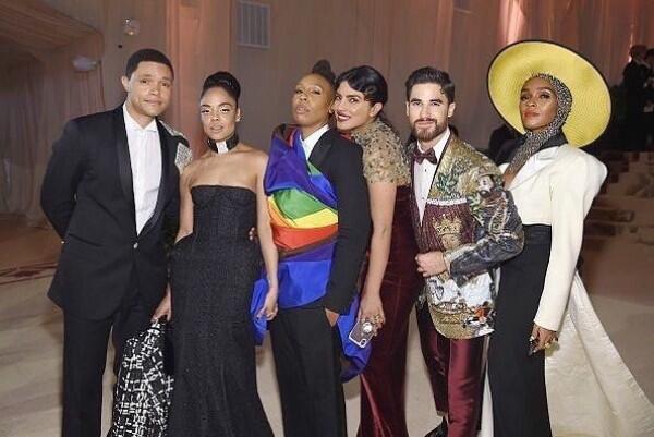 13 Foto Ini Buktikan Pertemanan Priyanka Chopra Memang Luas