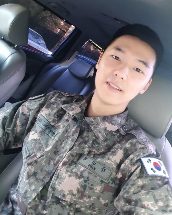 10 Potret Personel CNBLUE Saat Jalani Wamil, Bikin Kangen Akut Nih!