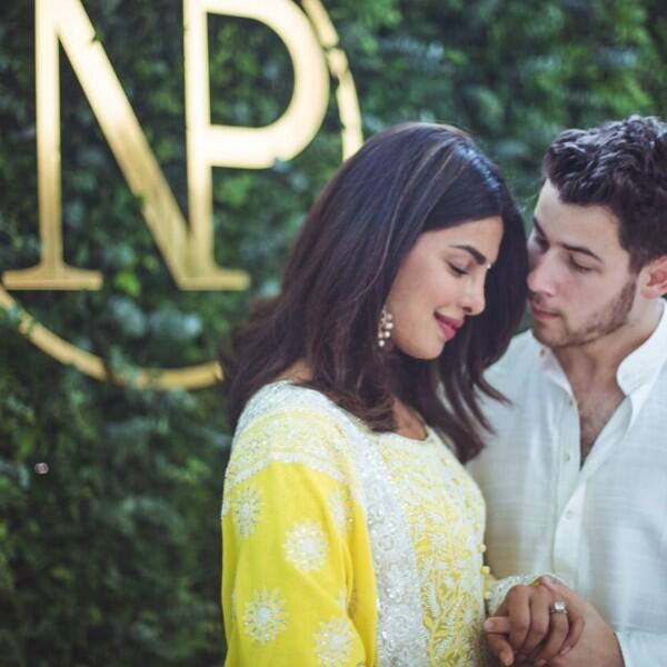 13 Foto Ini Buktikan Pertemanan Priyanka Chopra Memang Luas
