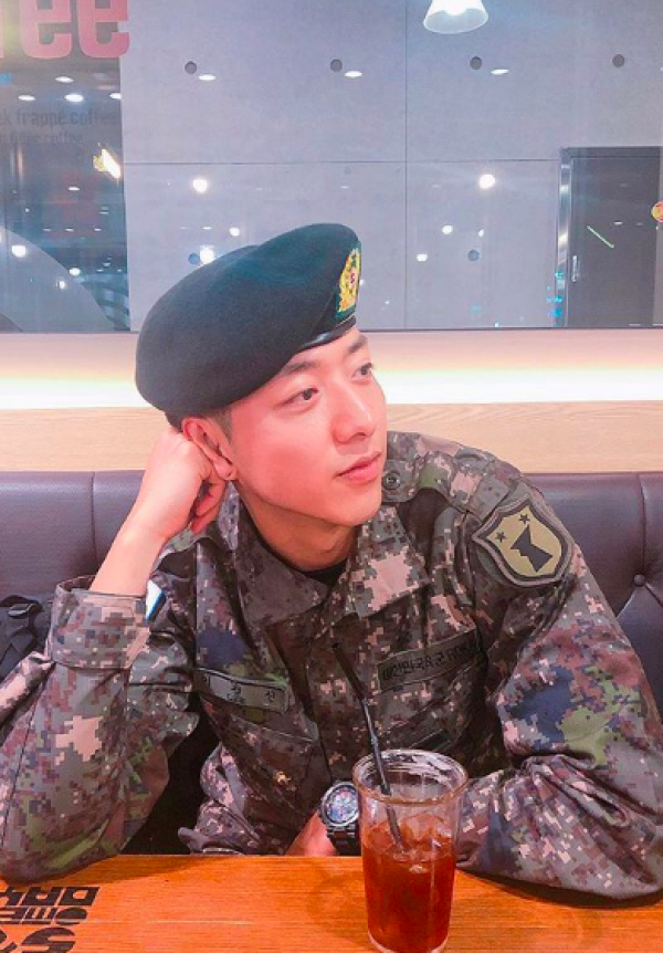 10 Potret Personel CNBLUE Saat Jalani Wamil, Bikin Kangen Akut Nih!