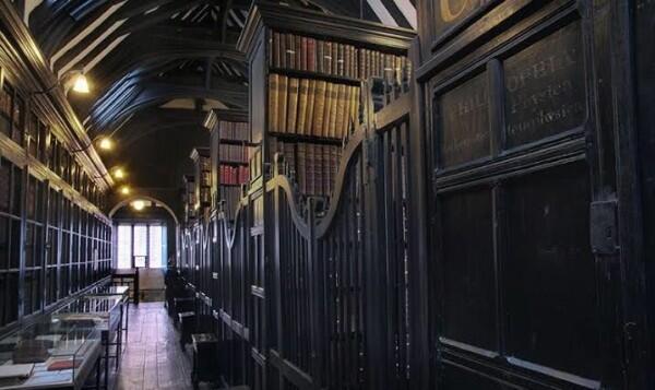 Mirip Hogwarts, 7 Perpustakaan Kece Ini Surganya Para Kutu Buku