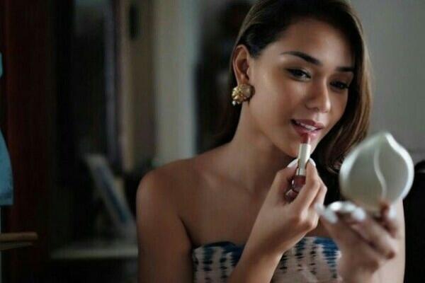 5 Warna Lipstik yang Bikin Cewek Kulit Sawo Matang Makin Eksotis