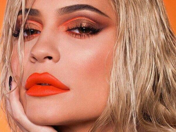 5 Warna Lipstik yang Bikin Cewek Kulit Sawo Matang Makin Eksotis