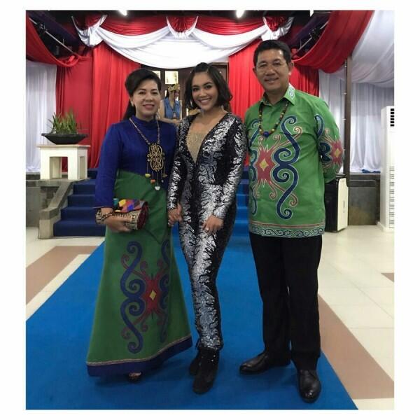 Dijuluki The Best Mom, Ini 10 Penampilan Denada yang Cetar Banget!