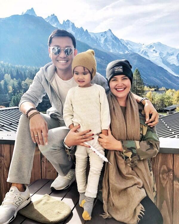 14 Tahun Sejak "Sexy, Naughty, Bitchy", 10 Potret Terbaru Tata Young