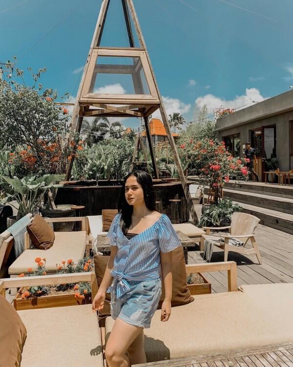 10 Potret Liburan Tissa Biani di Bali yang Manis Banget!