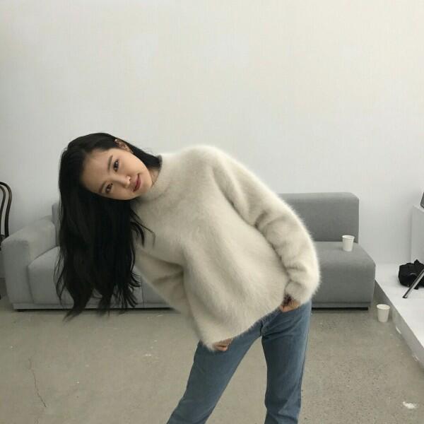 Super Simpel, 9 Gaya Kasual ala Na-eun Apink Cocok untuk Sehari-hari