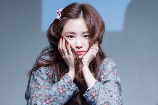 Super Simpel, 9 Gaya Kasual ala Na-eun Apink Cocok untuk Sehari-hari