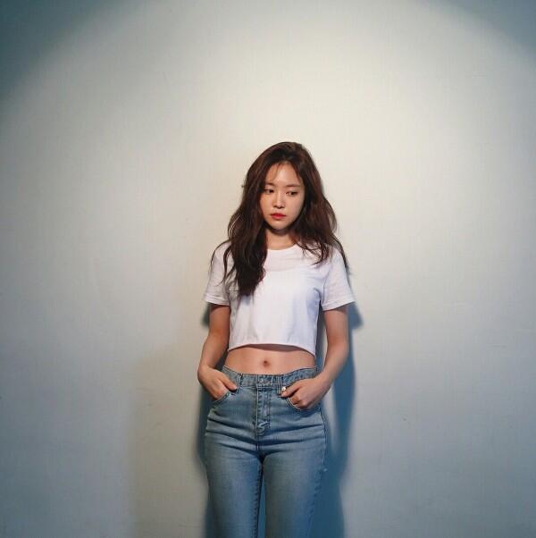 Super Simpel, 9 Gaya Kasual ala Na-eun Apink Cocok untuk Sehari-hari