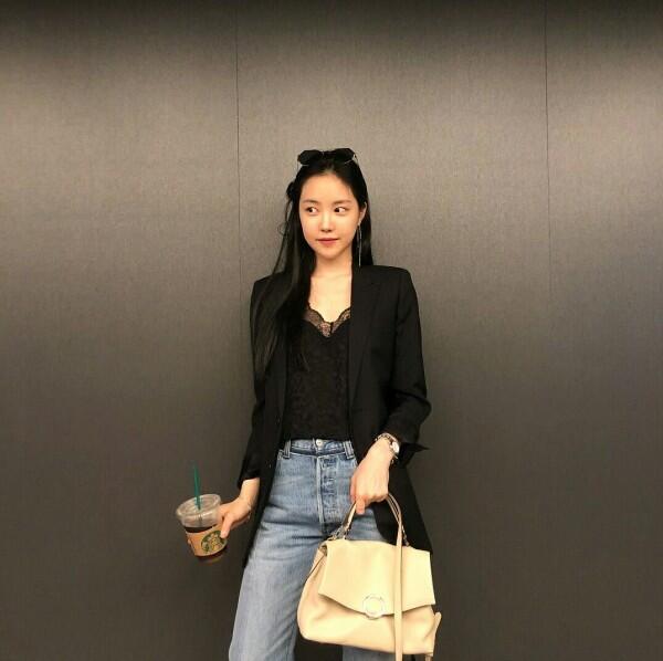 Super Simpel, 9 Gaya Kasual ala Na-eun Apink Cocok untuk Sehari-hari