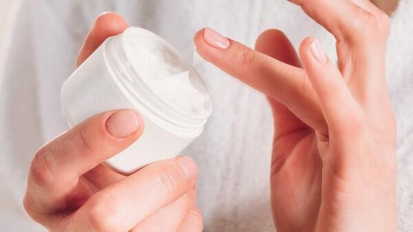 5 Tips Hilangkan Area Hitam di Hidung Buat Kamu yang Berkacamata