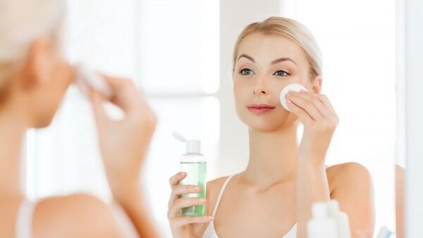 5 Tips Hilangkan Area Hitam di Hidung Buat Kamu yang Berkacamata