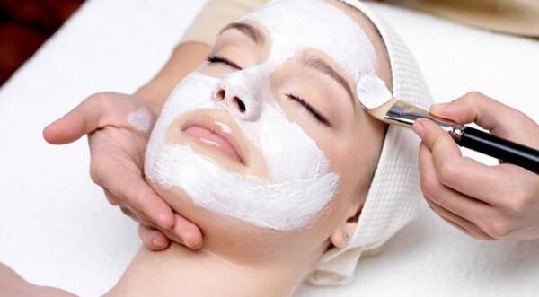 5 Tips Hilangkan Area Hitam di Hidung Buat Kamu yang Berkacamata