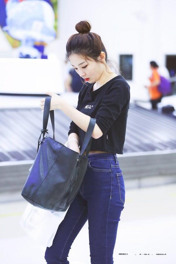 11 Mix Match Jeans Ala Seulgi Red Velvet yang Gak Ribet, Effortless!