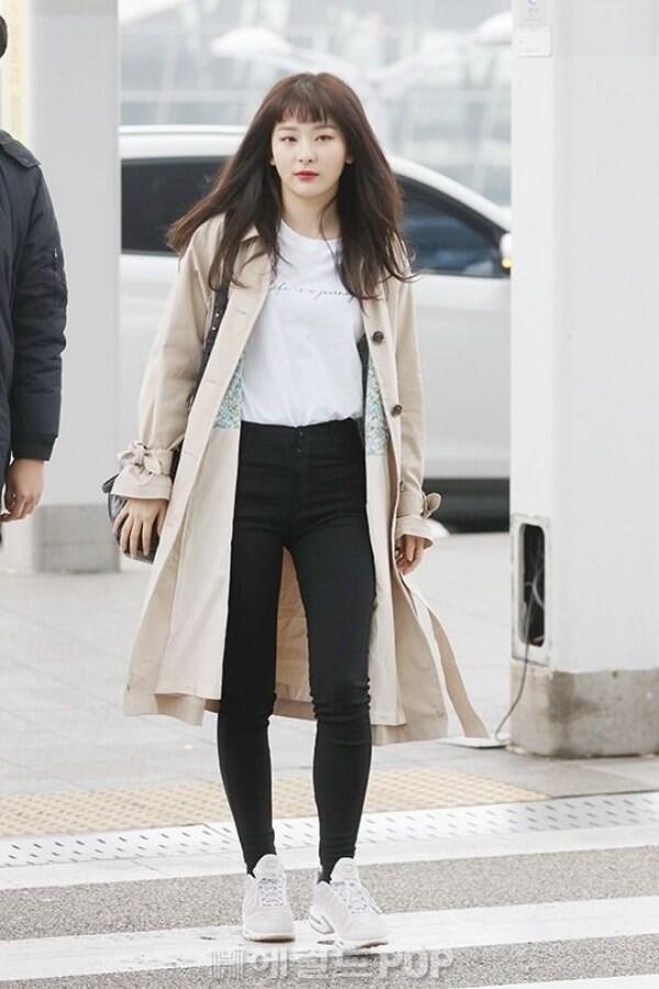 11 Mix Match Jeans Ala Seulgi Red Velvet yang Gak Ribet, Effortless!
