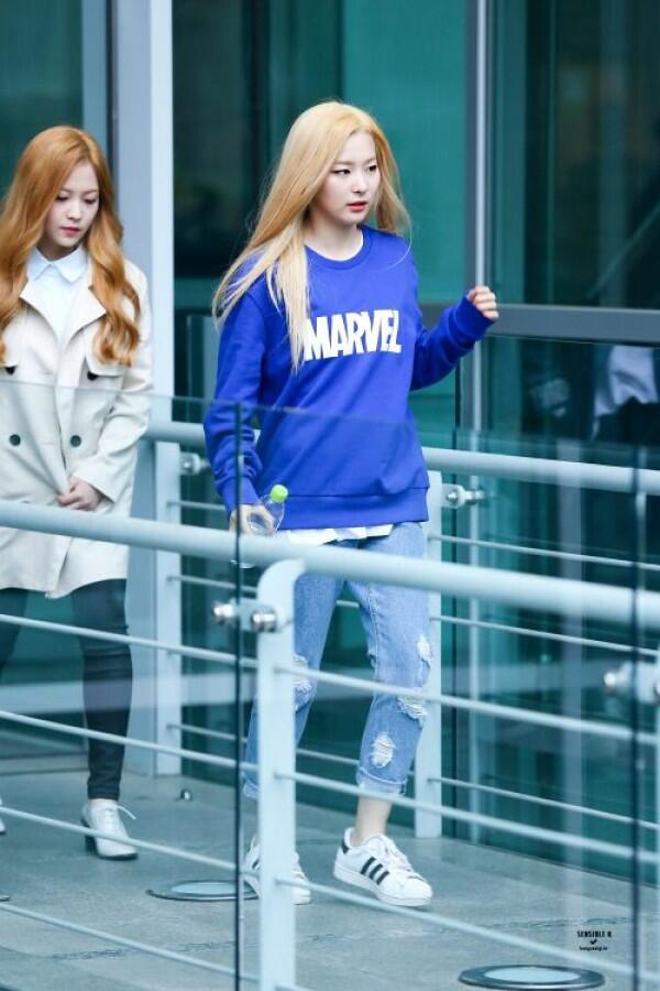 11 Mix Match Jeans Ala Seulgi Red Velvet yang Gak Ribet, Effortless!