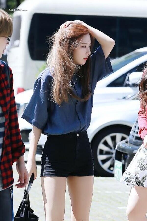 11 Mix Match Jeans Ala Seulgi Red Velvet yang Gak Ribet, Effortless!