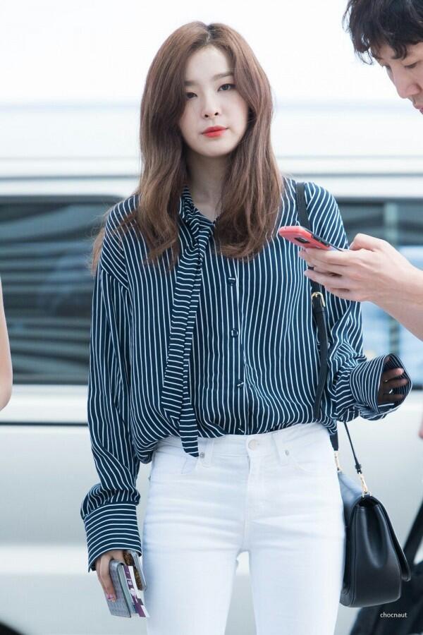 11 Mix Match Jeans Ala Seulgi Red Velvet yang Gak Ribet, Effortless!