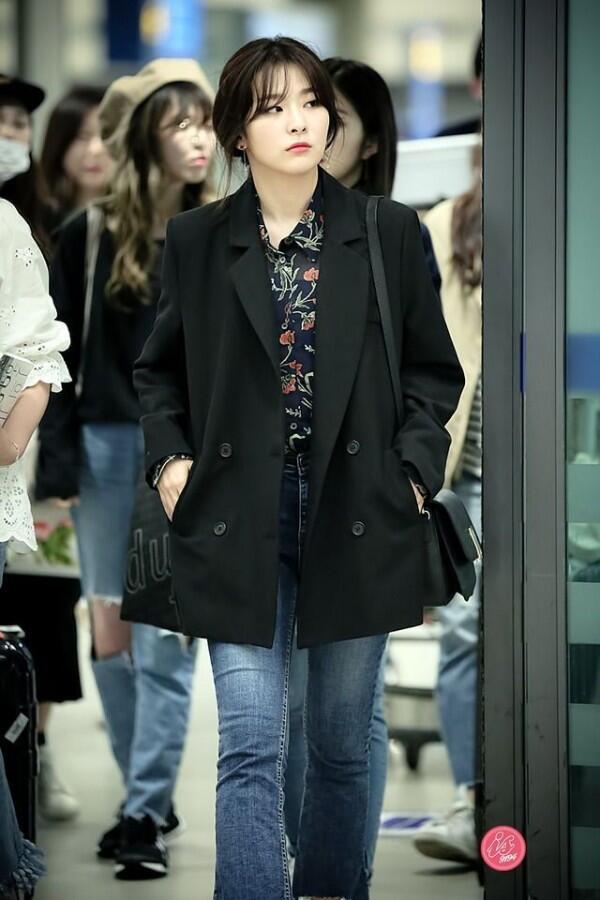 11 Mix Match Jeans Ala Seulgi Red Velvet yang Gak Ribet, Effortless!
