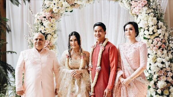 12 Gaya Tunangan Adly Fayruz & Angbeen Rishi, Unik Pakai Adat India
