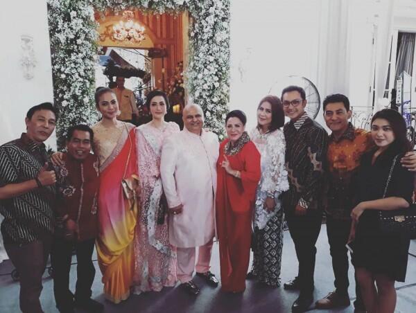 12 Gaya Tunangan Adly Fayruz & Angbeen Rishi, Unik Pakai Adat India